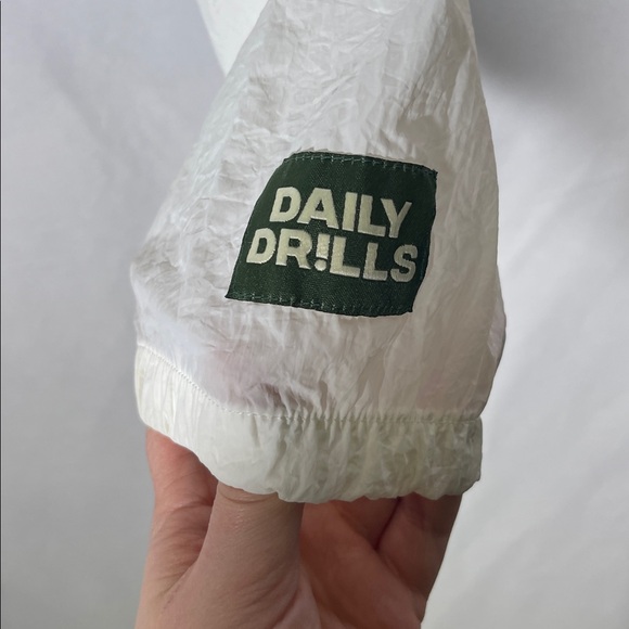 DAILY DRILLS WOMENS NYLON HALF ZIP JACKET XS/S WHITE - Picture 3 of 6